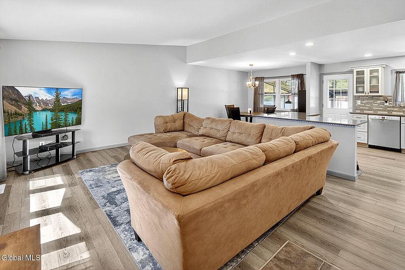 3rd image of 118 Orlando Avenue