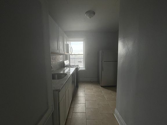 2nd image of 86 W 32nd St #46E