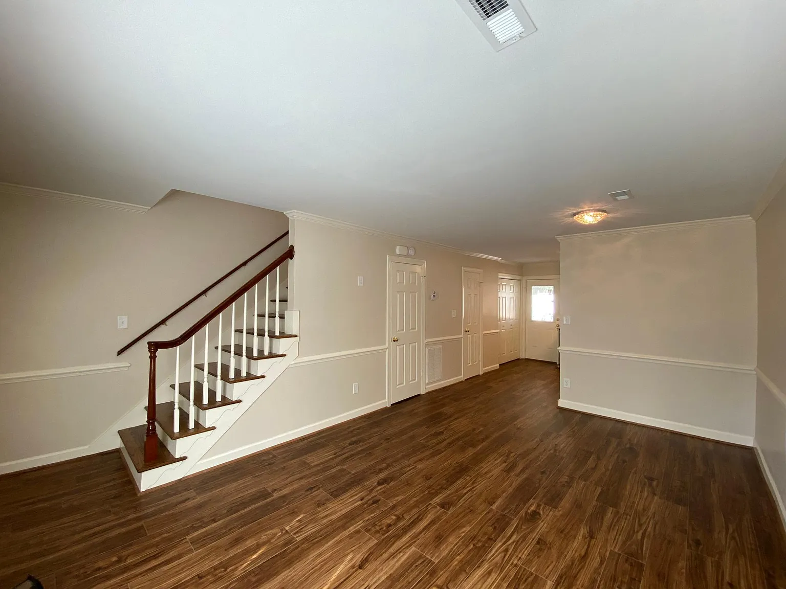 801 Nash St W — Photo 2