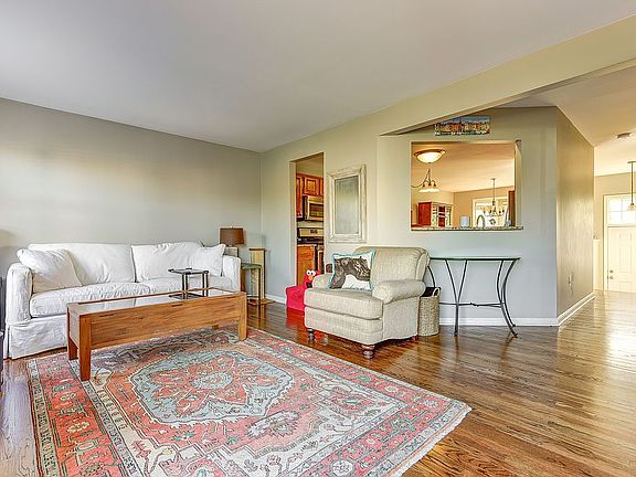 3rd image of 506 Kalmia Sq NE