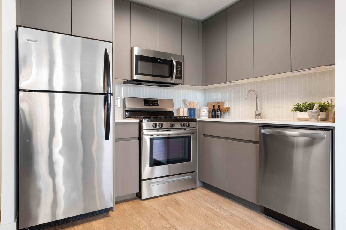 Energy Star rated Stainless steel appliances