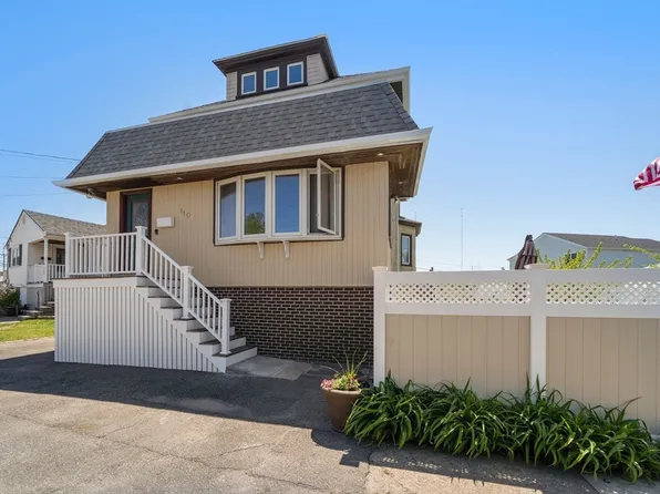 110 Draper Ave, Hull, MA 02045