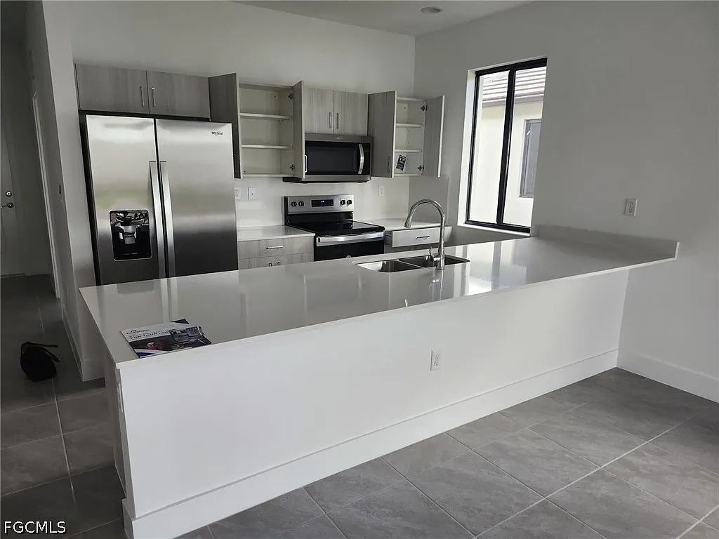4 bed, 3.0 bath, 1918 sqft, $2,750 — Photo 3