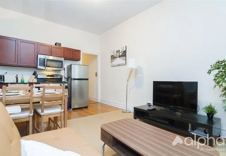 211 E 14th St #8 — Photo 4