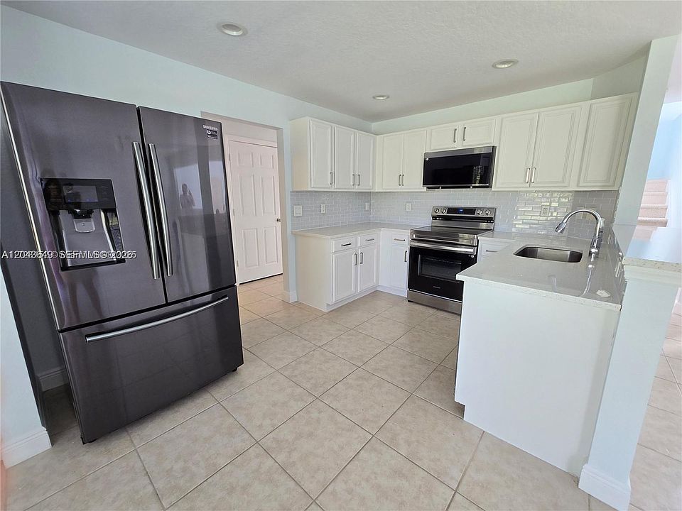 2nd image of 4670 SE Graham Dr
