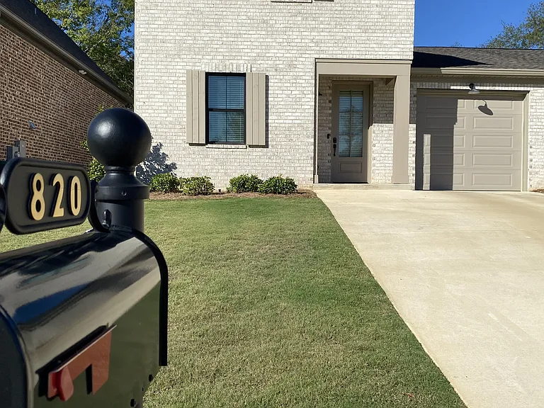 820 Stonebrook Ln — Photo 1