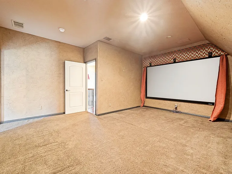 4046 E Hill Dr — Photo 19