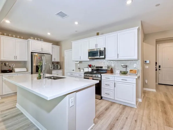 1715 Crabapple Way, Oceanside, CA 92056