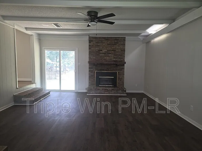 318 W Bell St — Photo 11