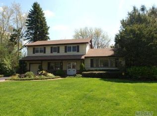 28 Delmar Ln, Commack, NY 11725
