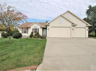 911 Meadow Ridge Dr, Clarinda, IA 51632