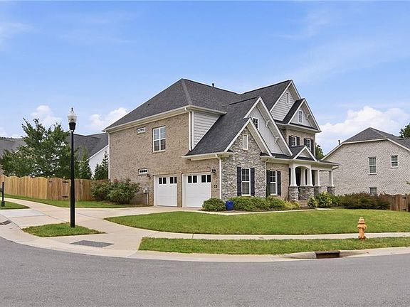 2nd image of 528 Amos Garden Dr