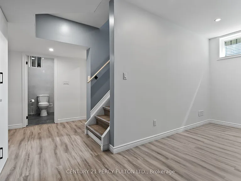 89 Liberty St S — Photo 10