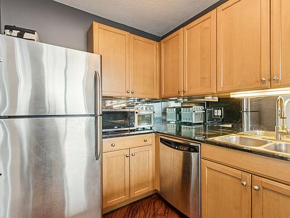 5th image of 400 N La Salle Dr APT 2208