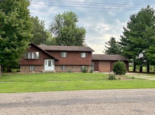 112 Cherry St, Carthage, IL 62321