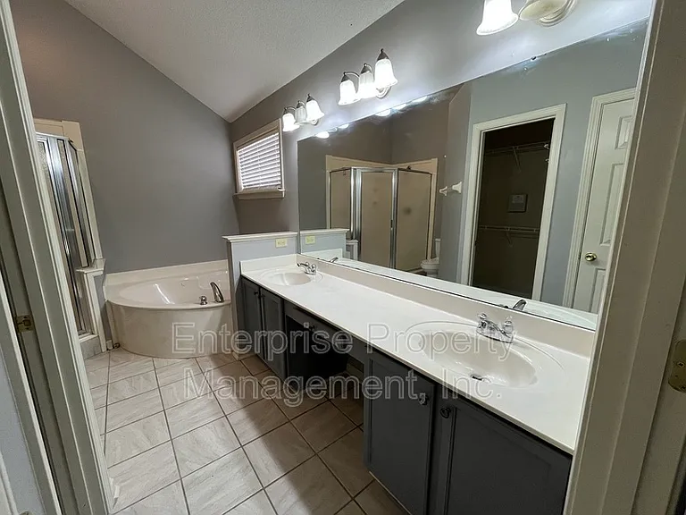 6986 Parkbrook Ln — Photo 18