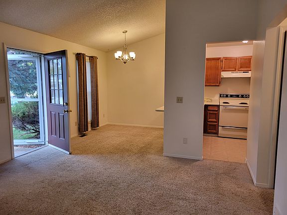 3rd image of 543 W Lois Way