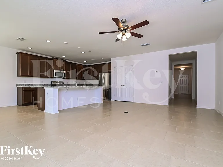 900 Avenal Ln — Photo 4