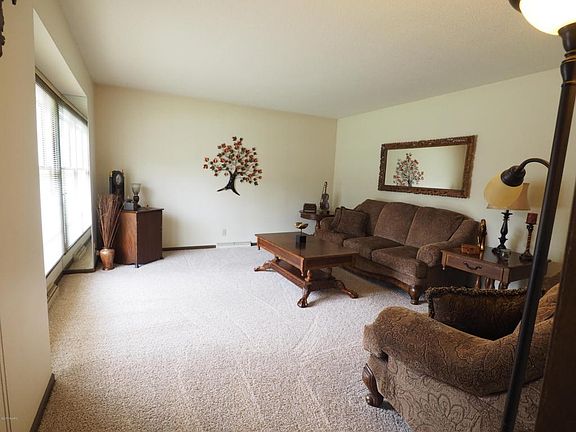 5th image of 1105 Edinborough Dr