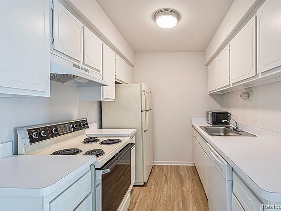 4th image of 575 E Lincoln St APT 8
