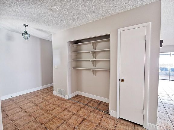 3rd image of 871 Galsworthy Ave