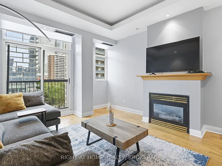 8 Wellesley St E #802 — Photo 12