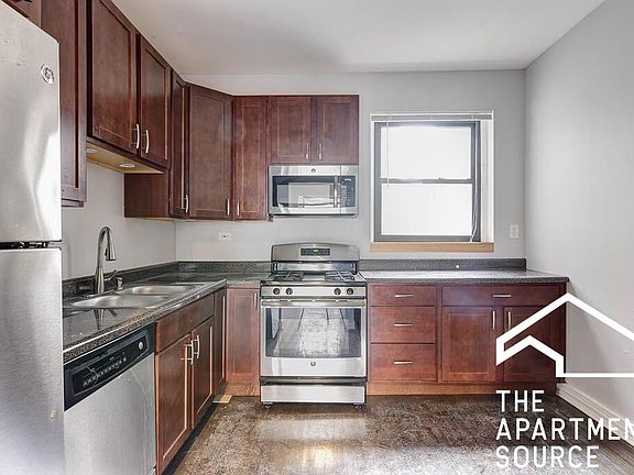 2nd image of 920 W Belle Plaine Ave #2B