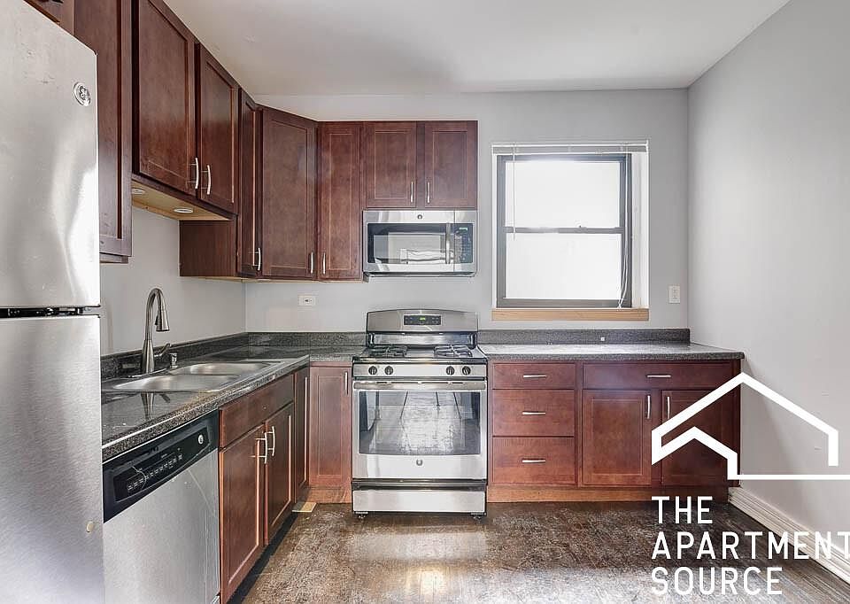 1st image of 921 W Belle Plaine Ave #2E