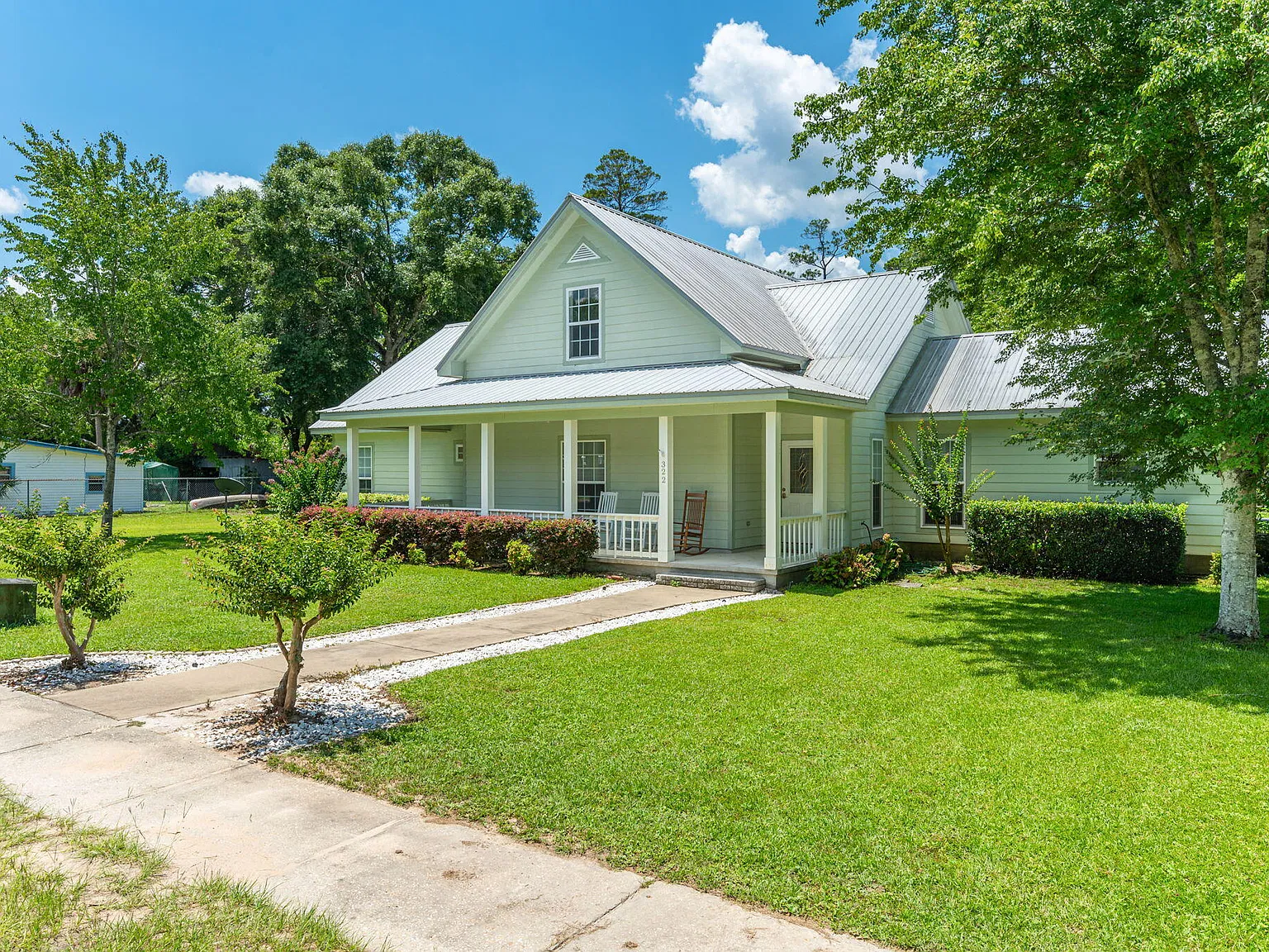 4 bed, 2383 sqft, $2,350 — Photo 3