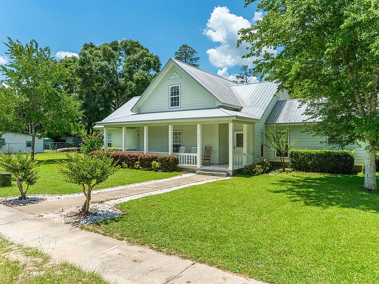 322 Crescent Dr — Photo 3