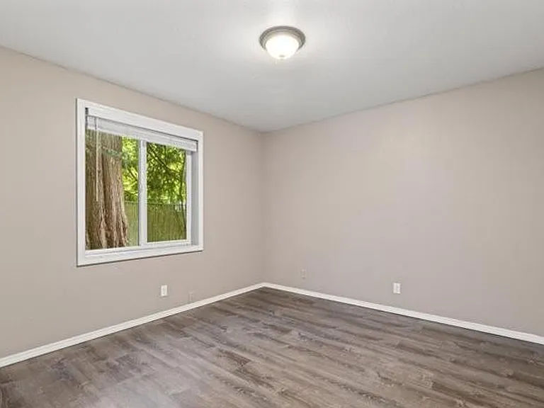 Madison St Duplex — Photo 8