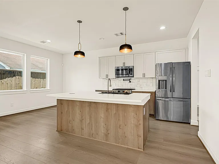 3613 Gano St — Photo 8