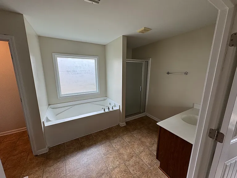 327 Hearthwood Dr — Photo 15