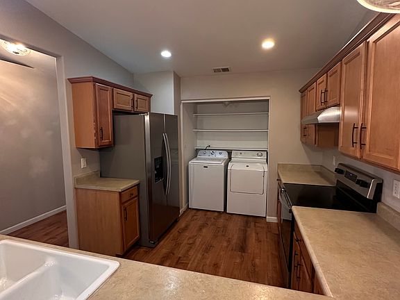 2nd image of 1110 Park Ridge Ct