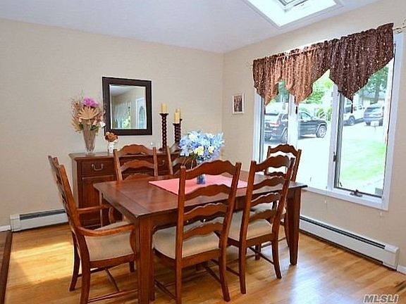 4th image of 26 Mitchell Dr