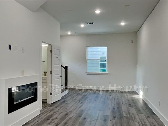 3rd image of 4512 Brinkley St Unit B