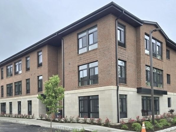 135 Fairfield Rd #204