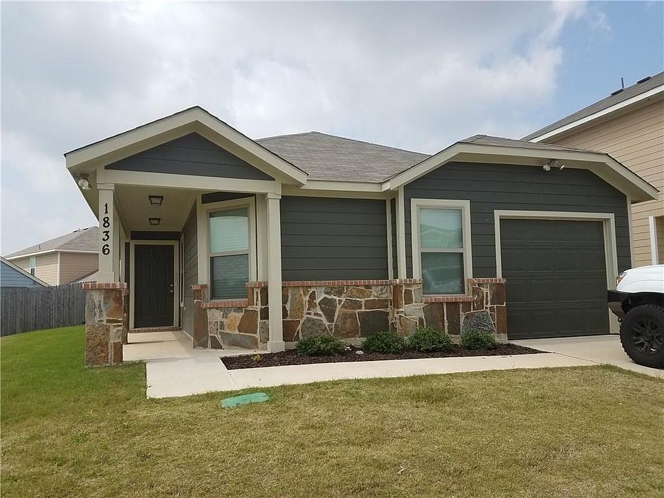 2nd image of 1836 Wickham Dr