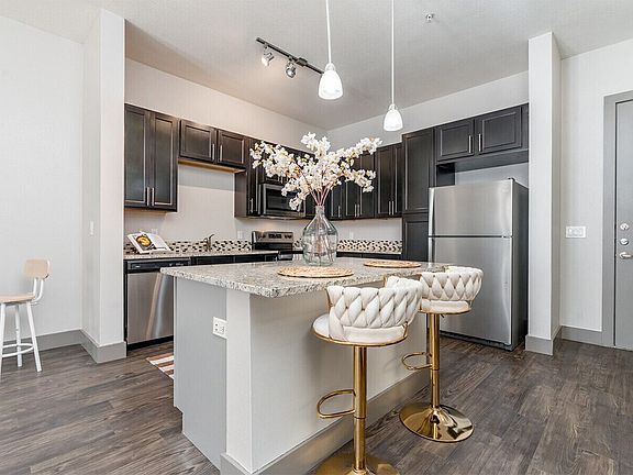 4th image of 900 Matisse Dr #312