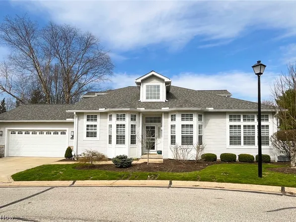 15 Orchard Cir, Chagrin Falls, OH 44022