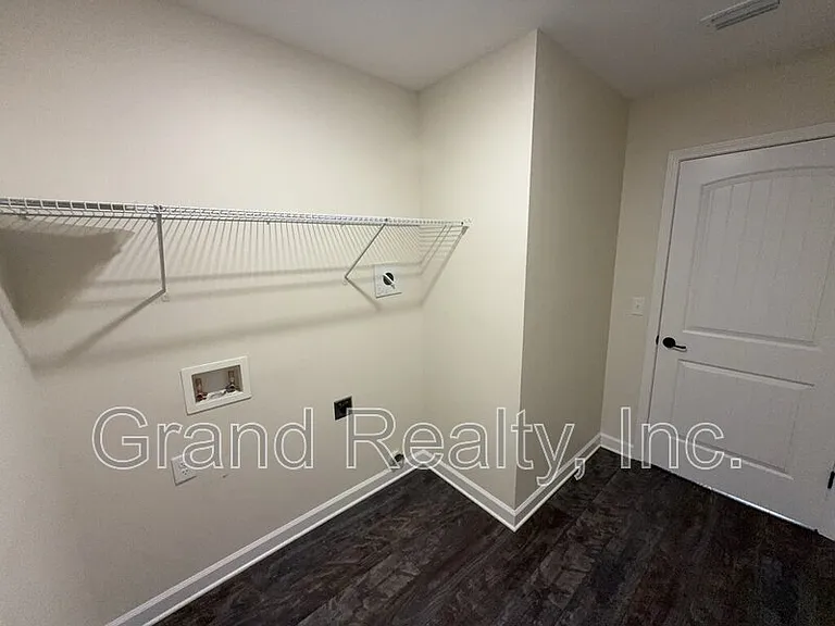 4025 Brittany Ln — Photo 17