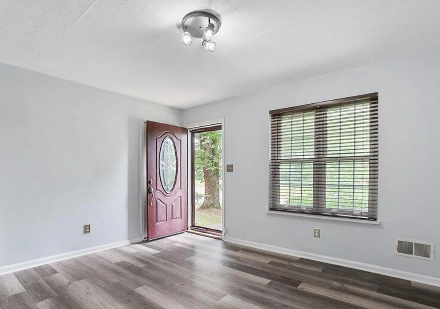 Updated Hillview Home! 3BR/2BA with Basement! — Photo 2