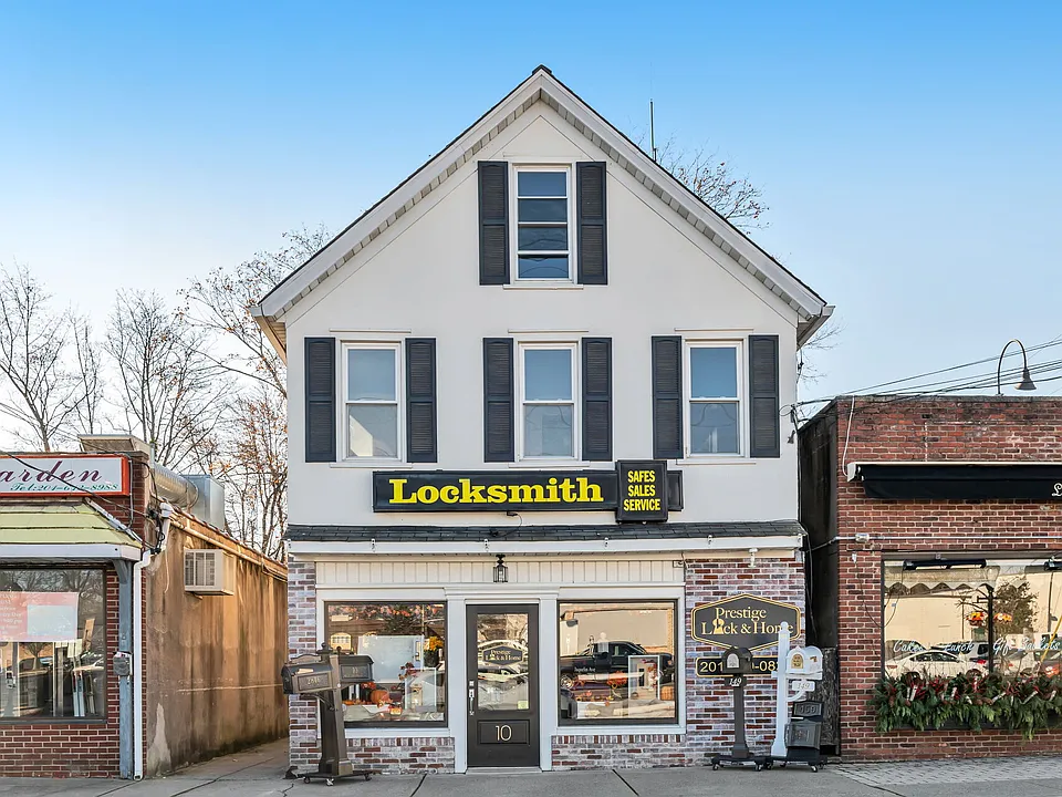 10 W Prospect St #2