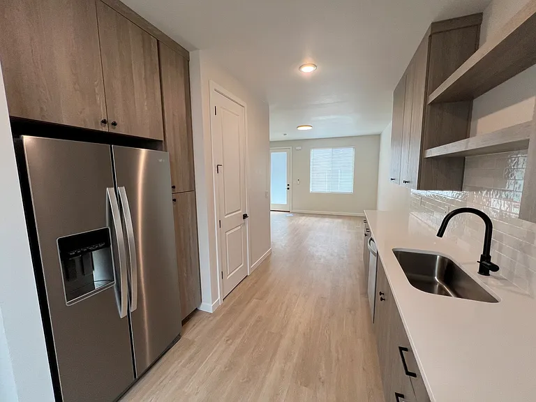 L0533 - D - Reed Place Condos — Photo 10