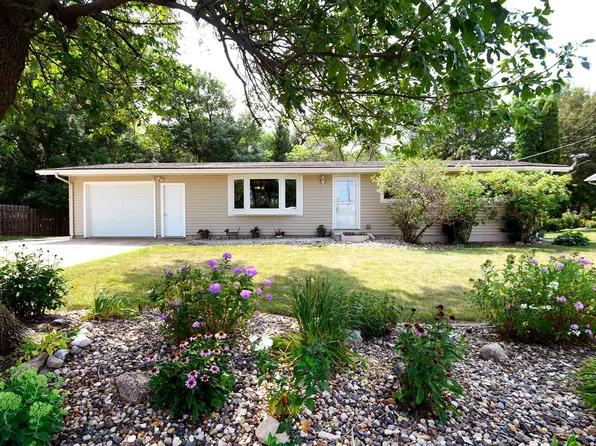 215 8th Ave E, Ellendale, MN 56026