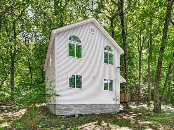 7 Cascade Trl, Monroe, NY 10950
