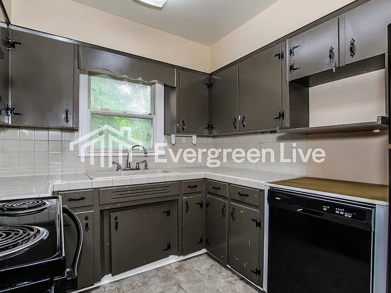 1413 Dogwood Ln — Photo 5