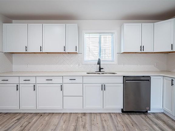 4th image of 598 Chestnut St