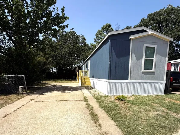 2101 Almond Dr, Arlington, TX 76006