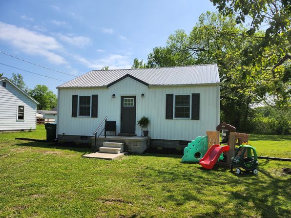 207 Merideth Ave, Waverly, TN 37185